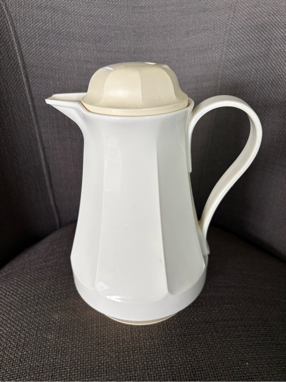 Thermos White Carafe with Cream Interior Lid
